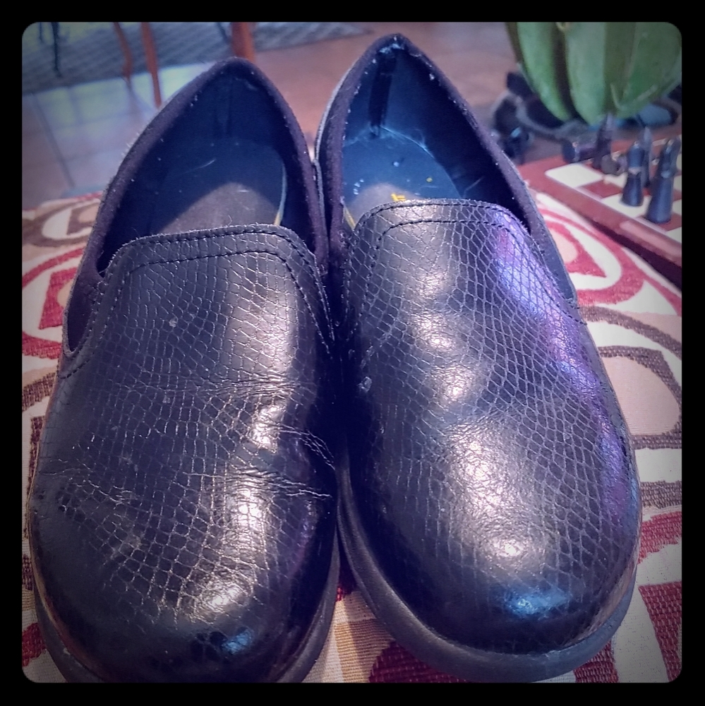 Tredsafe woman's work shoes